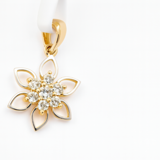 18 KT Gold Natural Diamond Designer Floral Pendant