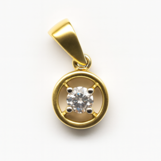 18 KT Gold Diamond Circle Pendant