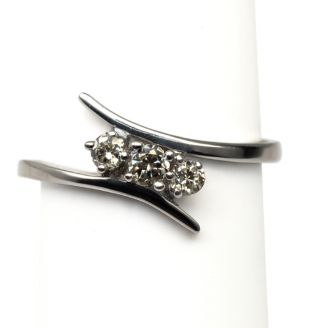 18 KT Gold Diamond Curved Three Stone Ring